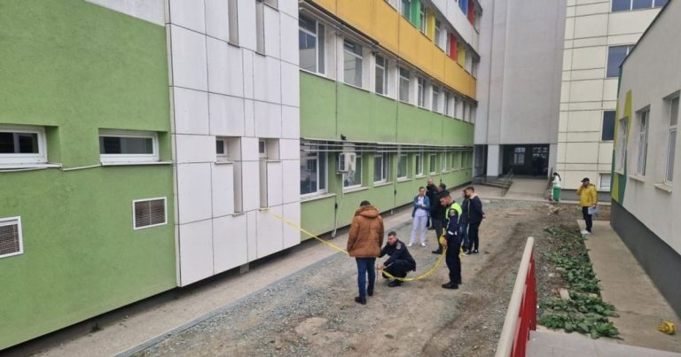 Un vasluian a încercat să evadeze din spital cu cearşafuri legate de pat. Bărbatul a căzut în gol de la etajul patru