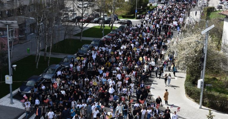 Peste 1.500 de tineri au participat la „marșul pentru viață”, devenit tradiție la Târgoviște FOTO