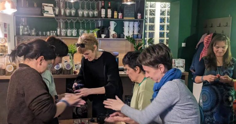 Tânăra care a făcut un scop în viață din a-i ajuta pe alții. Bistro-ul ei social, loc de întâlnire al celor ce vor să ajute