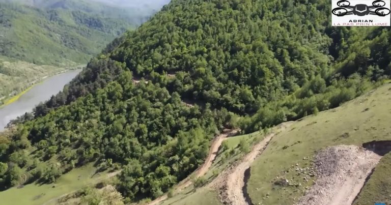 Imagini spectaculoase de pe cel mai dificil segment de autostradă din România, pe Valea Oltului VIDEO